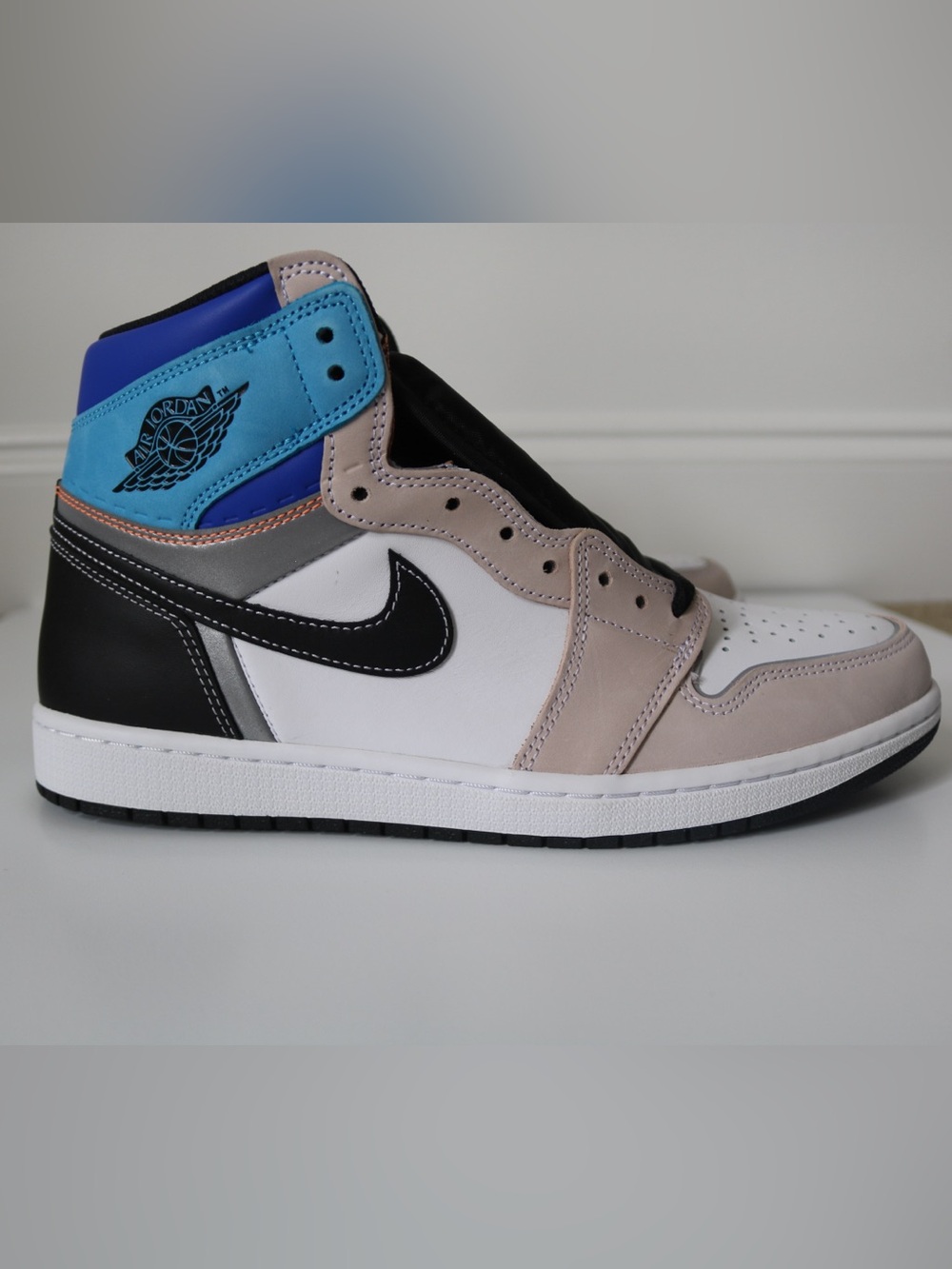 Jordan 1 Retro High OG
Prototype White/Total Orange/Multi-Color *NEW* - Size 11